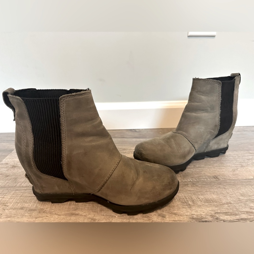 Women’s Sorel Joan of Arctic Wedge Boots, Size 7.5